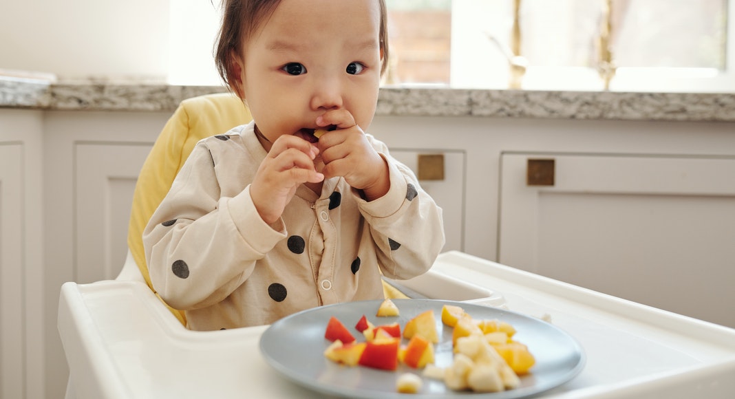 Feeding Your Baby Solid Foods ‒ Embracing the Mess