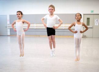 Scenes from a San Francisco Ballet School pre-ballet class // © Chris Hardy