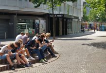 Rethinking How We Introduce Children to Social Media Rethinking How We Introduce Children to Social Media
